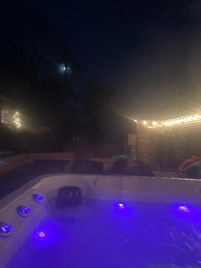 Fantastic Location, Annexe With Hot Tub Villa Warmingham Luaran gambar